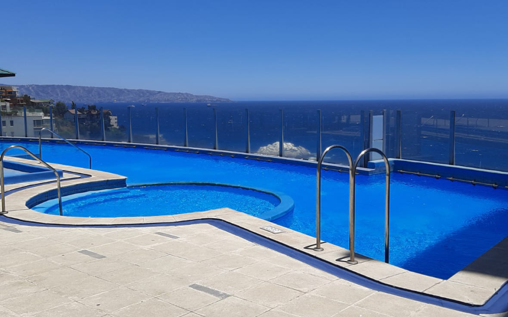 2 Arriendo en Cochoa con piscina temperada y vista al mar