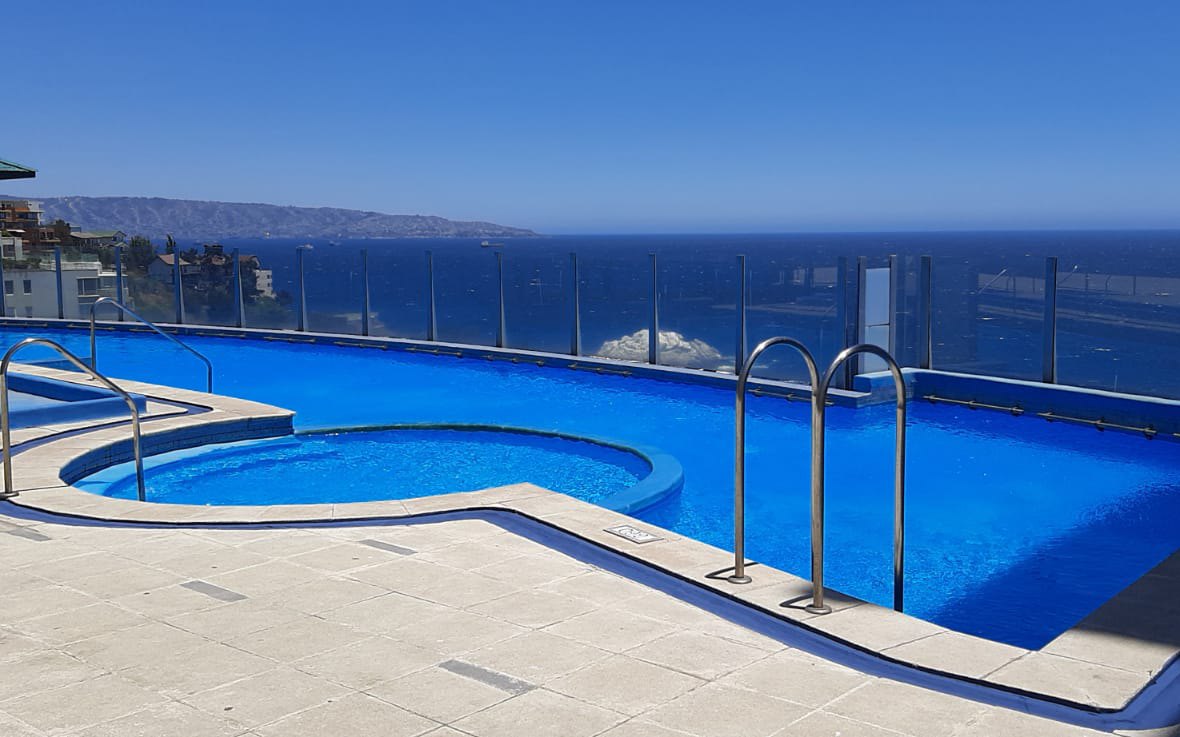 Arriendo en Cochoa con piscina temperada y vista al mar